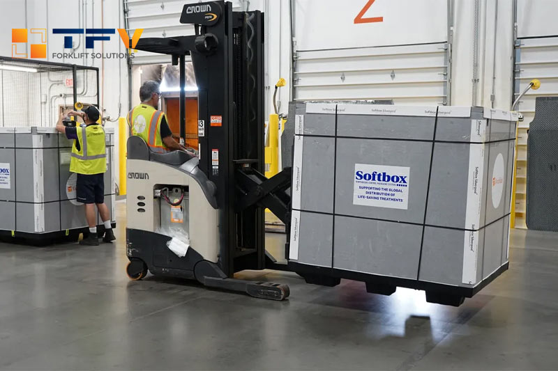 Xe nâng reach truck