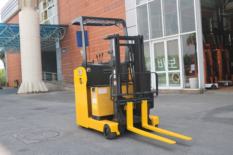 Xe nâng Reach truck cũ 1.3 tấn Komatsu FB13RS-14