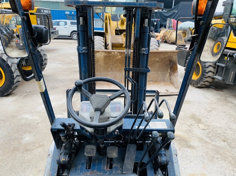 Xe nâng số sàn