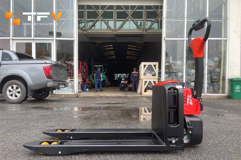 Ngân sách cho xe nâng tay điện khoảng từ 30.000.000 đến hơn 100.000.000 đồng