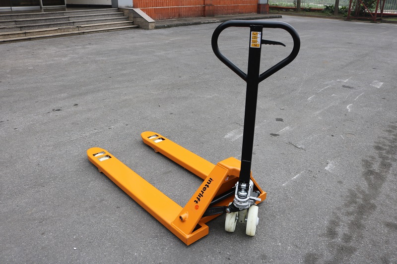 Xe nâng tay giá rẻ 3 tấn hiệu Interlift