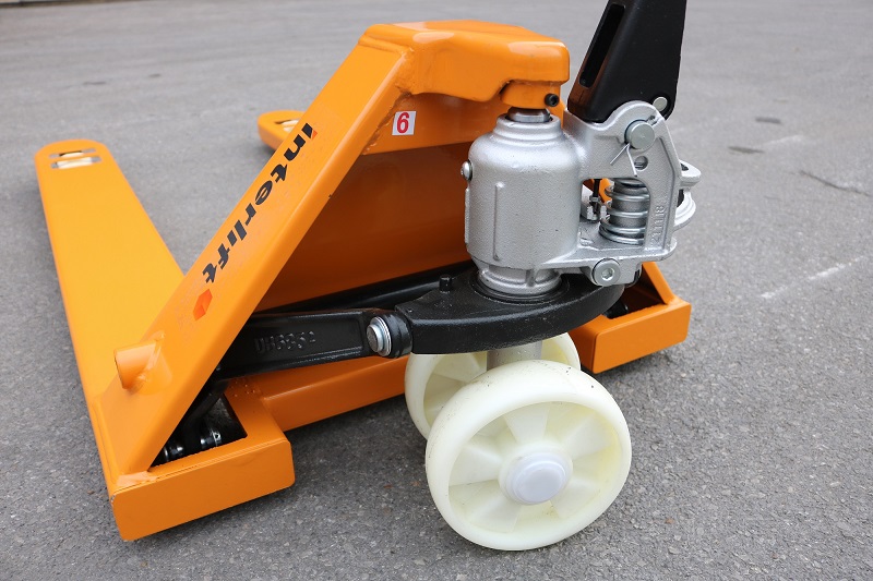 Bánh xe nâng tay giá rẻ 3 tấn hiệu Interlift