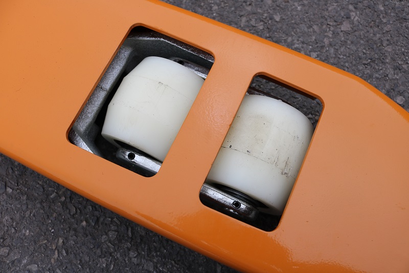 Bánh xe nâng tay giá rẻ 3 tấn hiệu Interlift