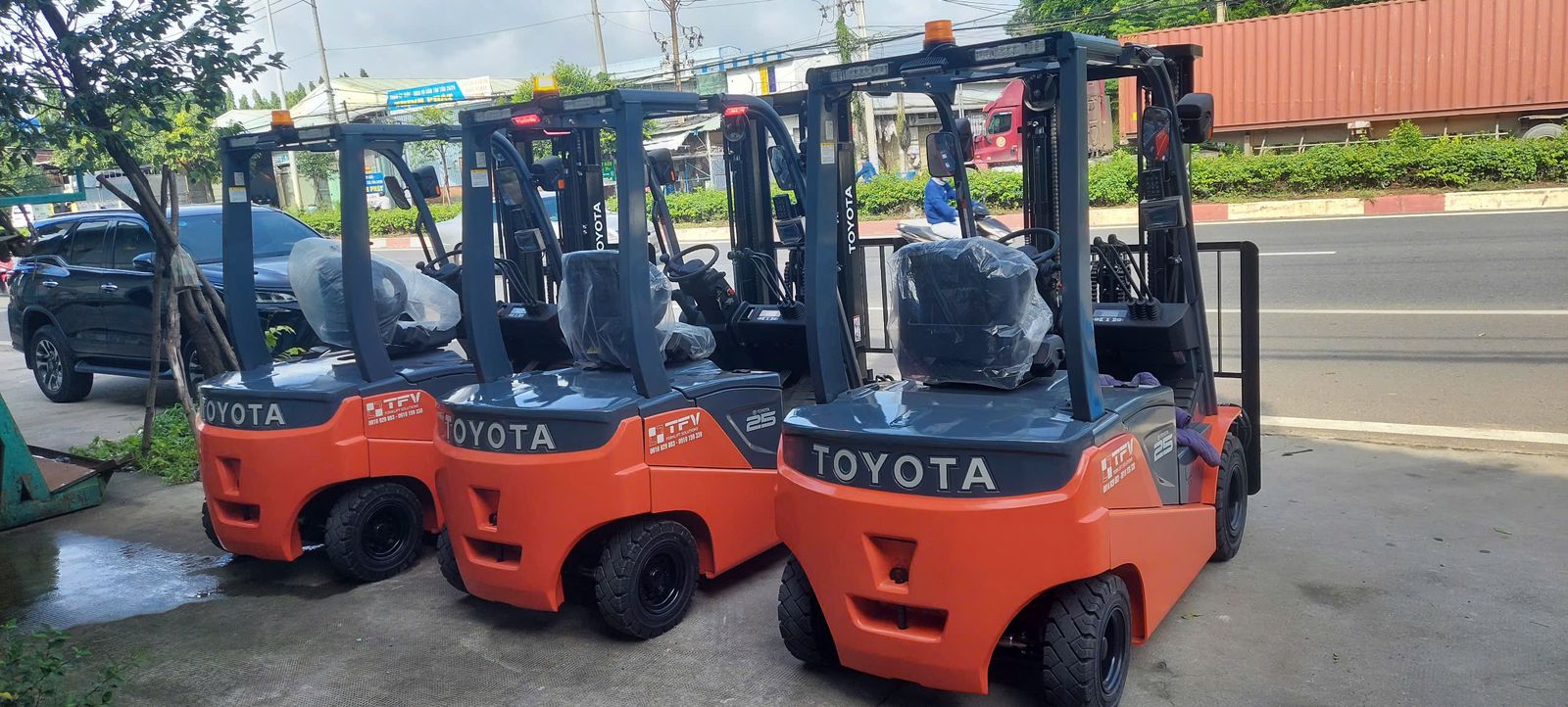 xe nâng điện Toyota