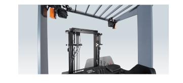 Cột chắn xe nầng phía sau