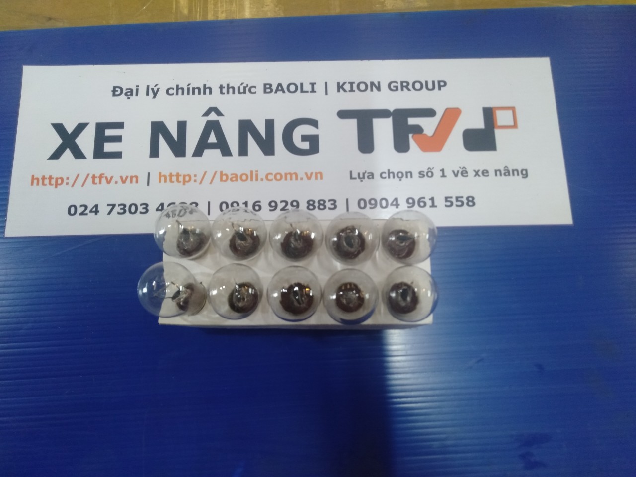 Bóng đèn dây tóc xe nâng Toyota 48V/25W hiệu Folangsi