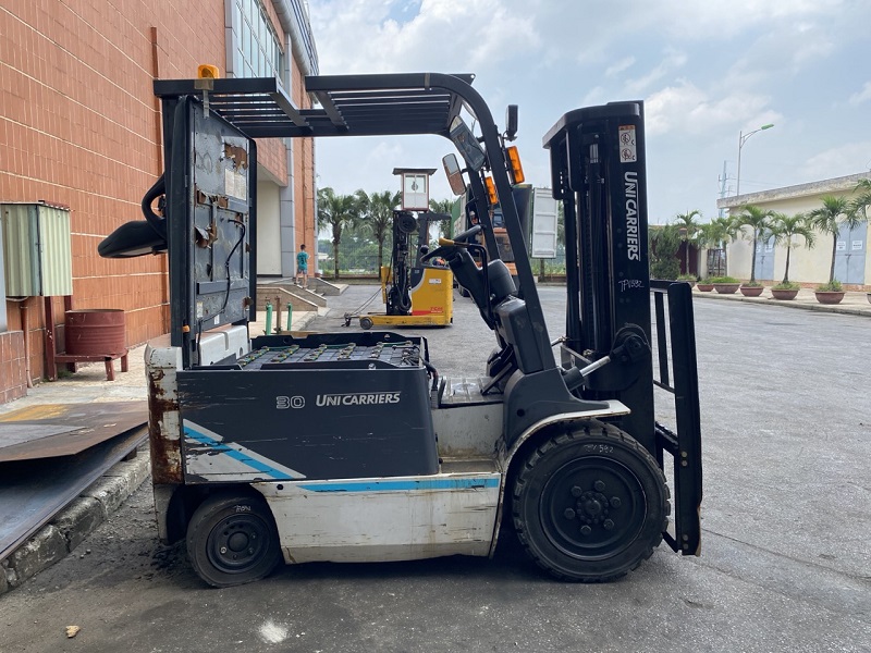 Xe nâng điện cũ 3.0 tấn Unicarries FB30-8.