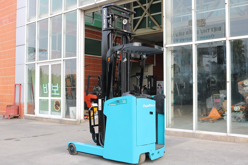 Xe nâng điện Reach truck đứng lái thương hiệu Sumitomo