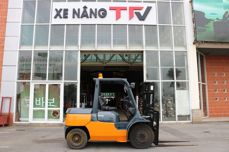 Xe nâng dầu thương hiệu Toyota