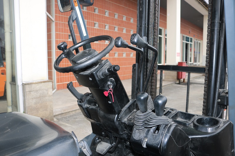 Cần điều khiển xe nâng hàng