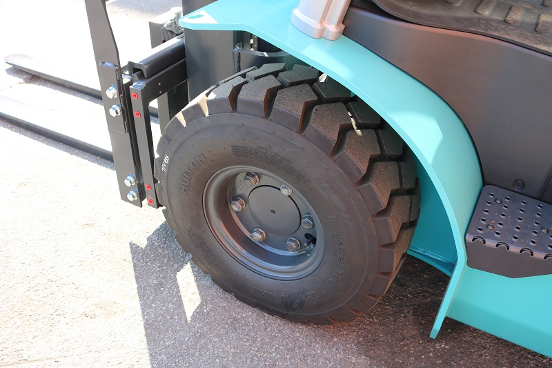 Bánh trước xe nâng điện 2.0 tấn, hiệu Kion Baoli KBE20-01