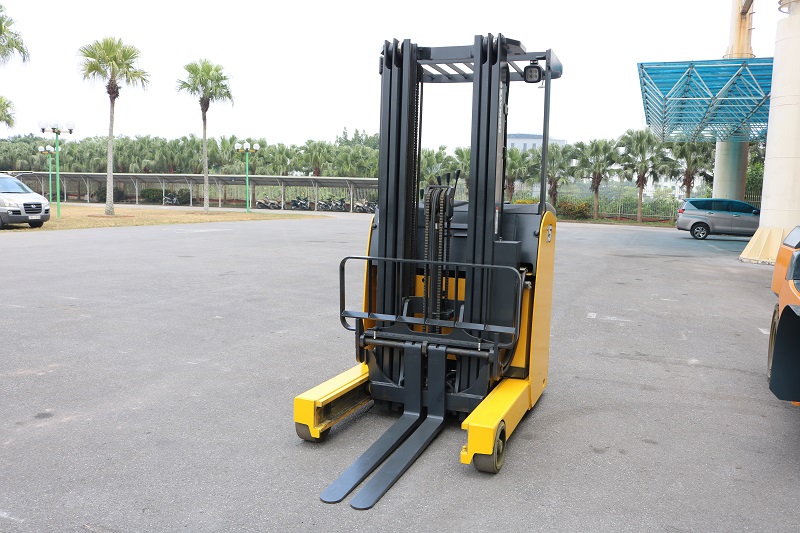 Khung nâng xe nâng reach truck cũ Komatsu FB15RL-15