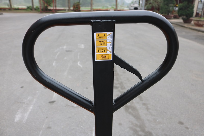 Tay lái xe nâng thấp