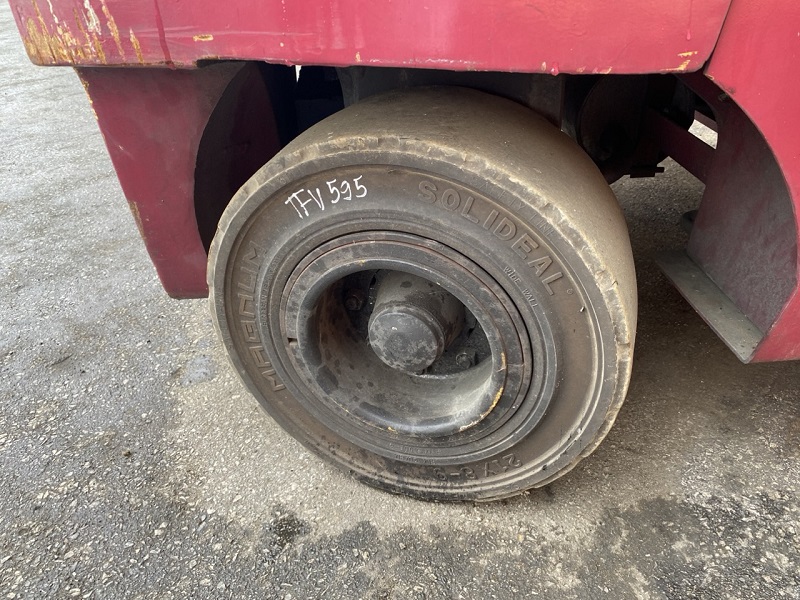 Bánh sau Xe nâng dầu cũ 3.0 tấn TCM FA30D.