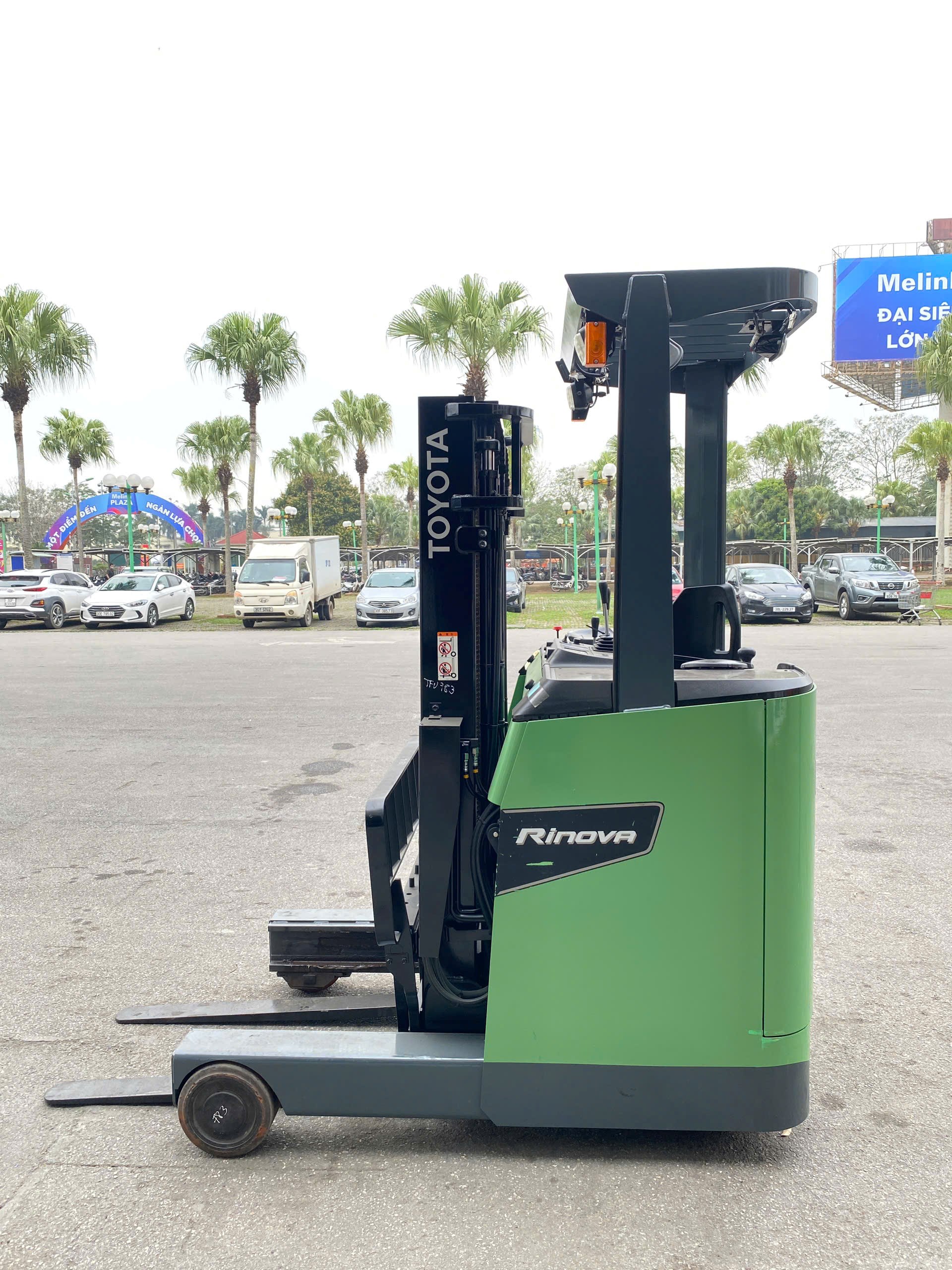 Thuê xe nâng điện cũ đứng lái 1.5 tấn Toyota 8FBR15, nâng cao 3m, sx 2019