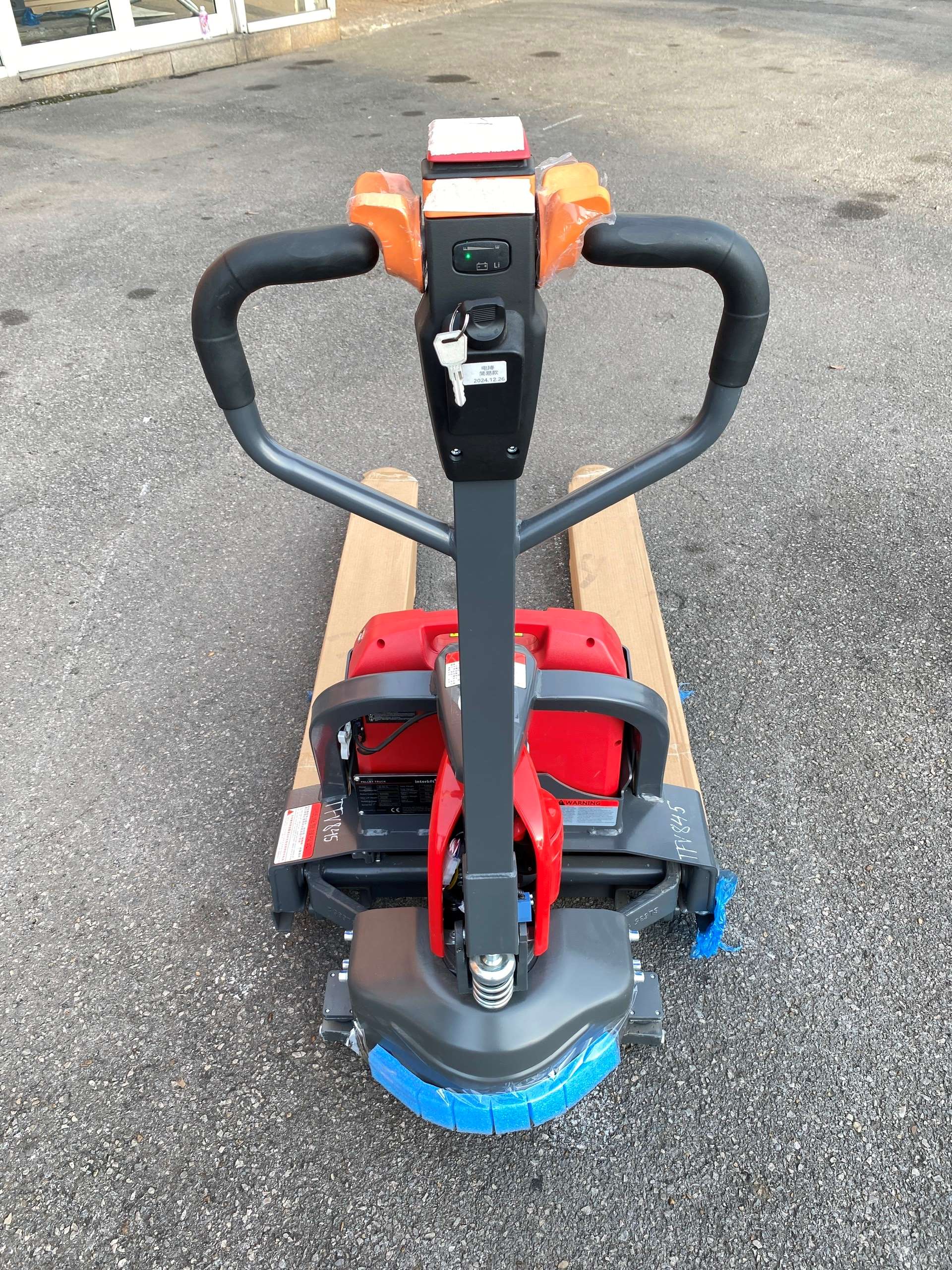 Xe nâng tay điện 1.5 tấn Interlift SL15L3