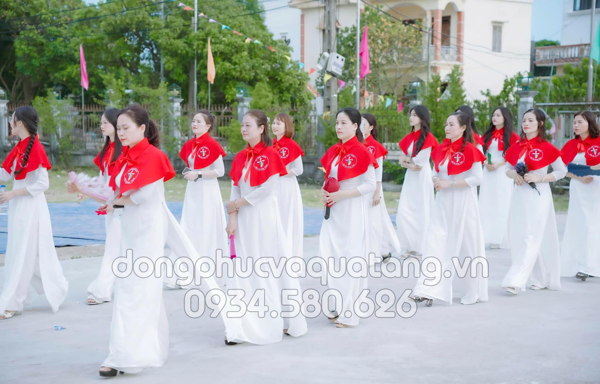 Chất liệu và thiết kế đồng phục ca đoàn Giáo xứ Trung Thành