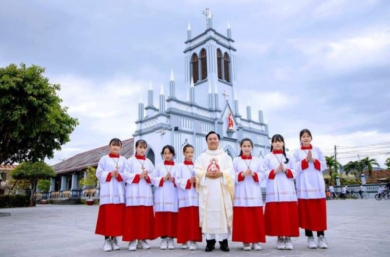 Áo giúp lễ ban lễ sinh giáo xứ