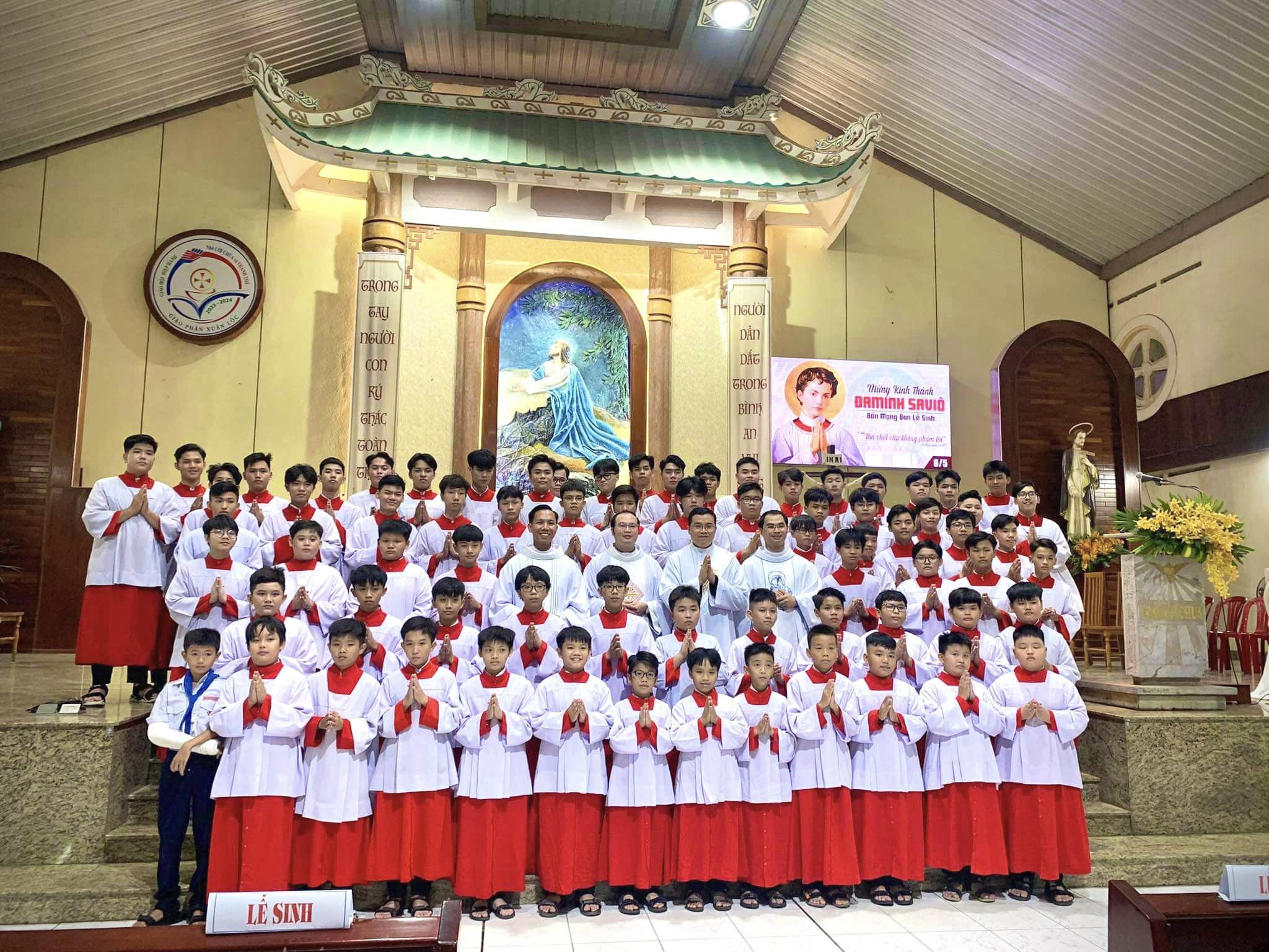 Áo Giúp Lễ Ban Lễ Sinh Công Giáo