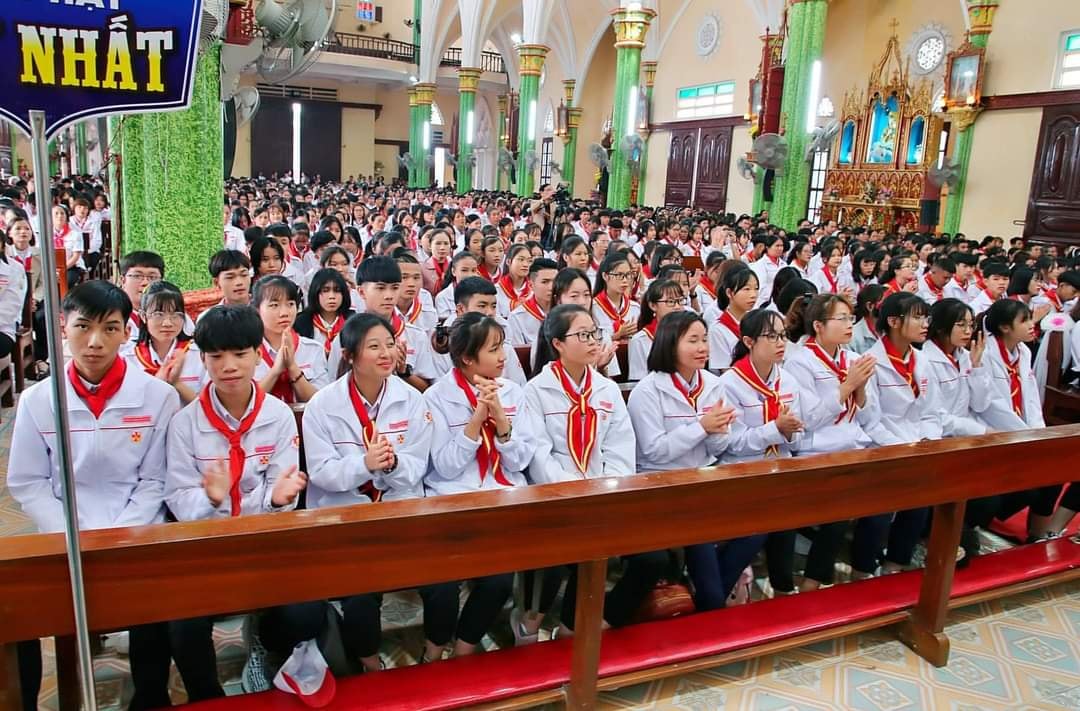 Đồng phục áo gió Thiếu Nhi Thánh Thể Việt Nam