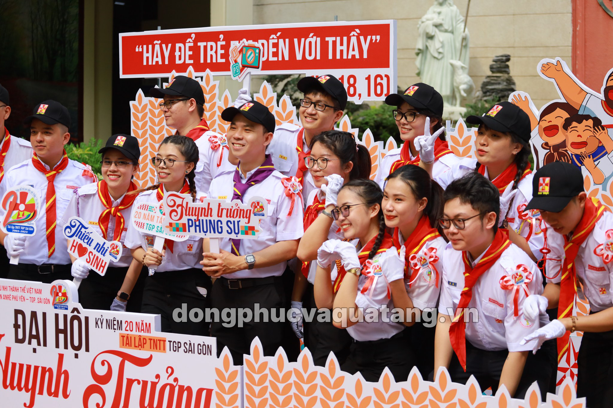 Đồng phục công giáo áo thiếu nhi thánh thể Việt Nam