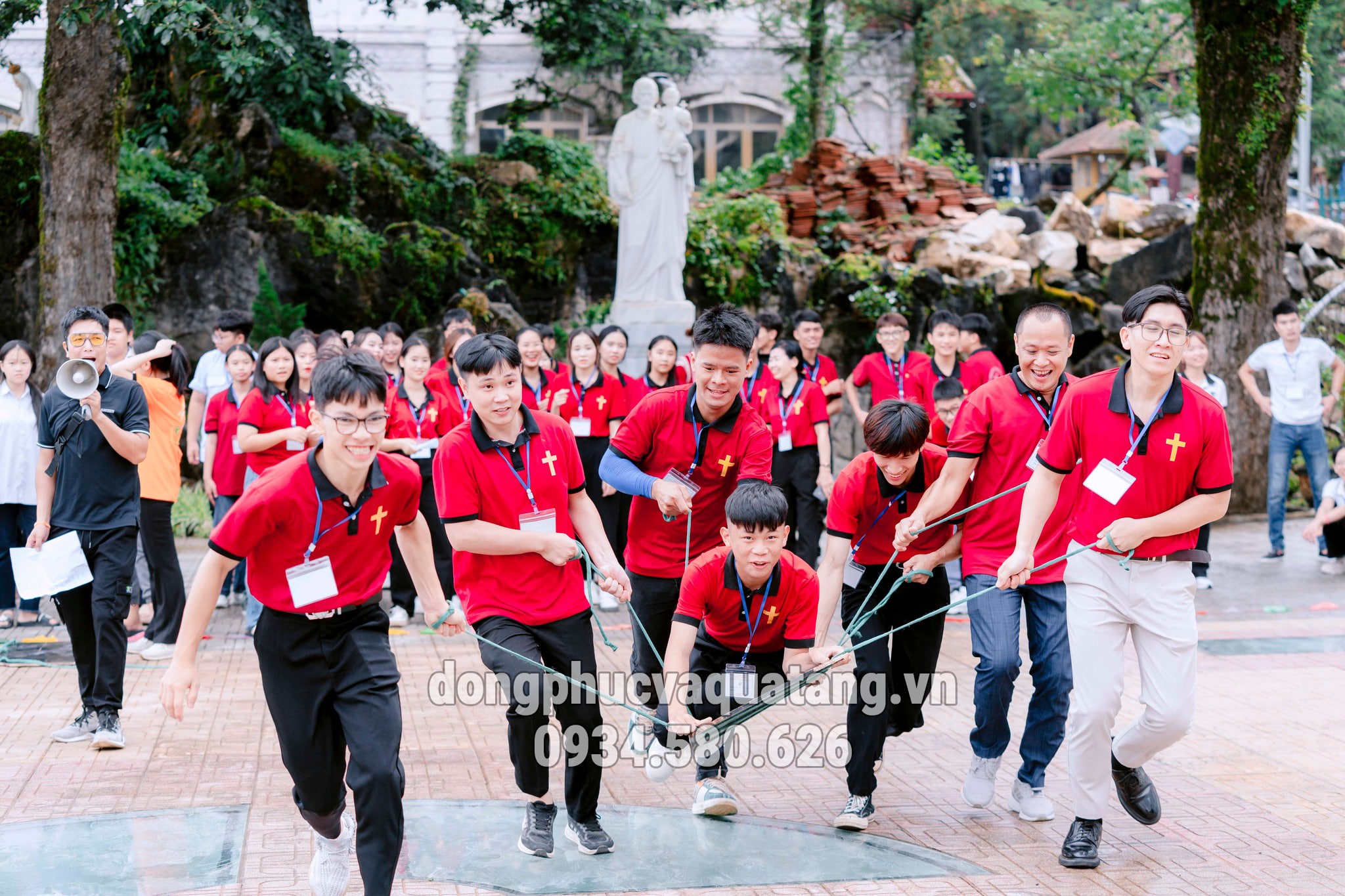 Đồng phục Công Giáo nâng cao tinh thần đoàn kết