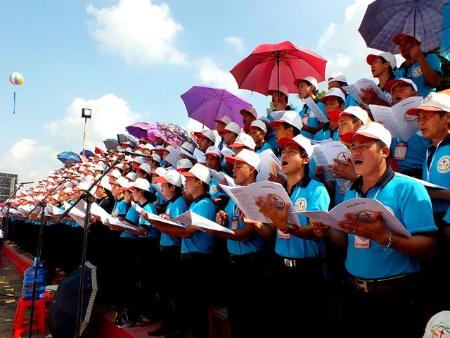 may đồng phục công giáo tại Hưng Yên