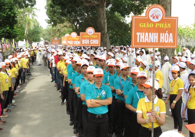 May đồng phục công giáo tại Thanh Hóa