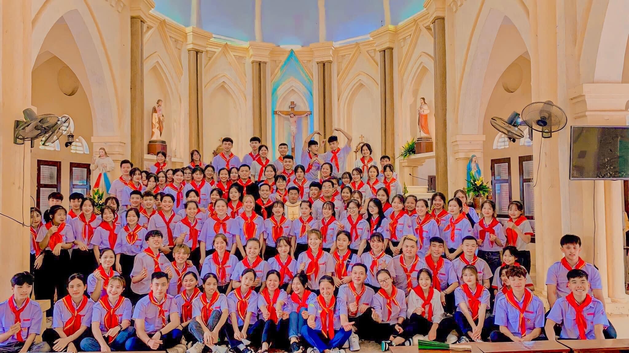 Đồng phục Thiếu Nhi Thánh Thể Việt Nam