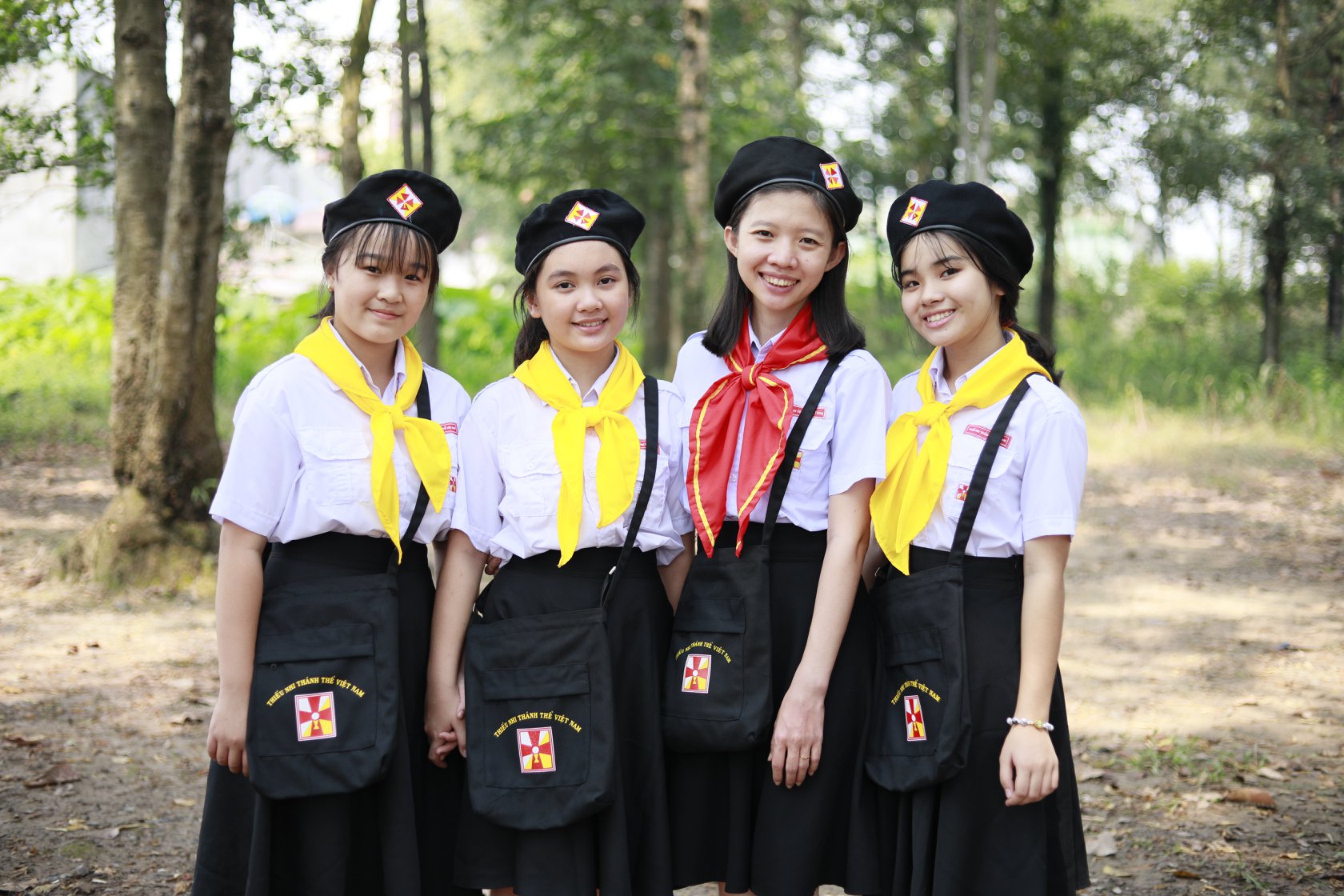 Túi đeo chéo cho các bạn Thiếu Nhi Thánh Thể Công Giáo