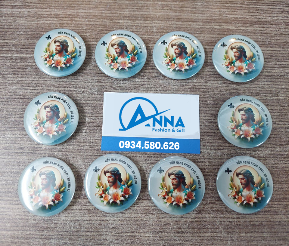 Huy hiệu Công Giáo ngày lễ bổn mạng