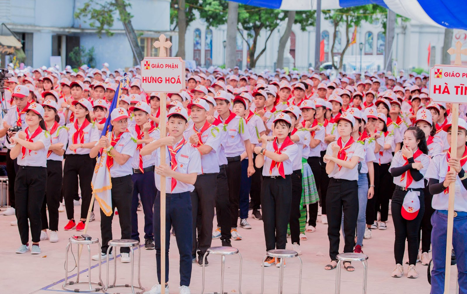 Mũ được sử dụng trong Đại hội Giới Trẻ