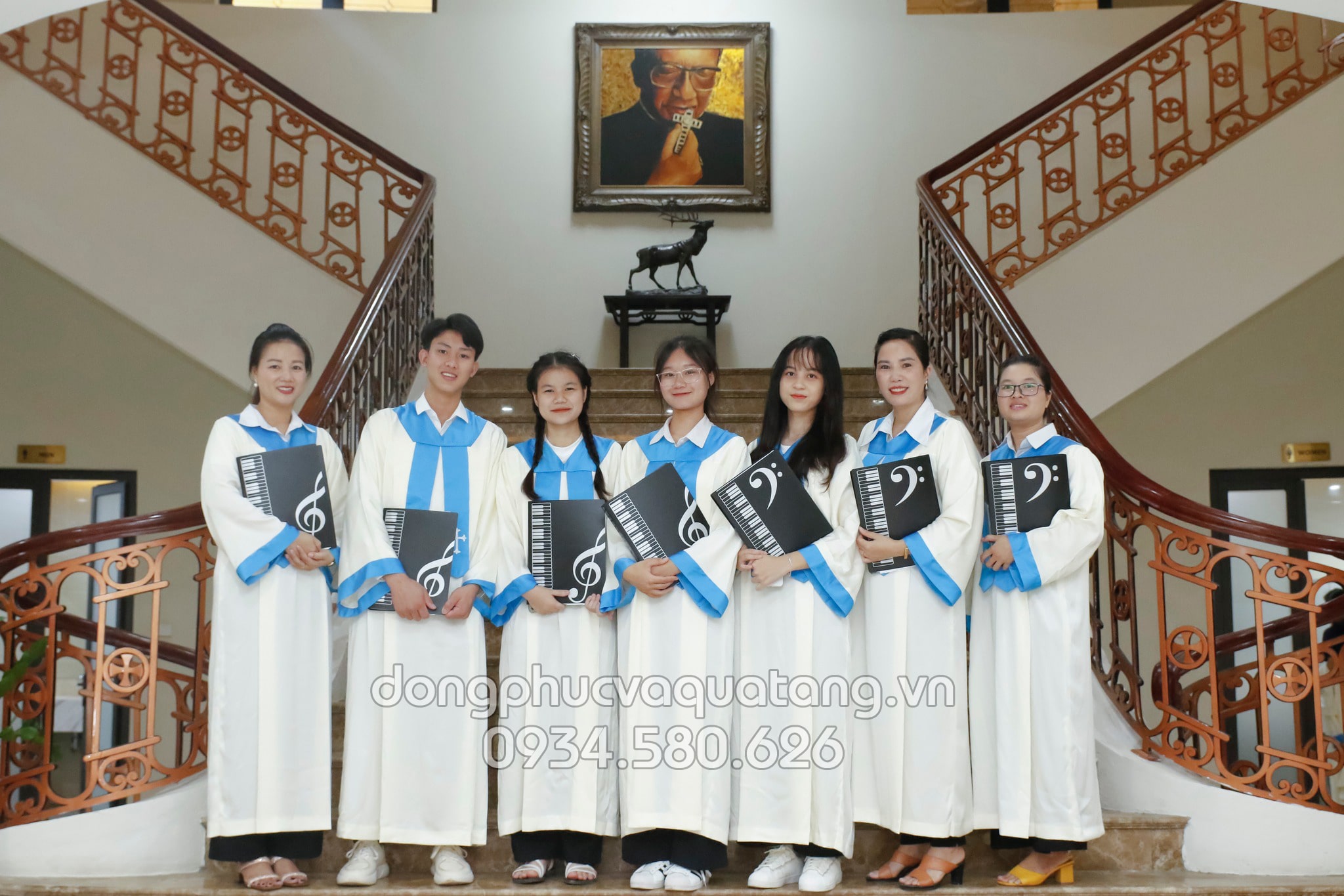 May đồng phục ca đoàn công giáo tại Đồng phục và quà tặng Công Giáo chúng tôi