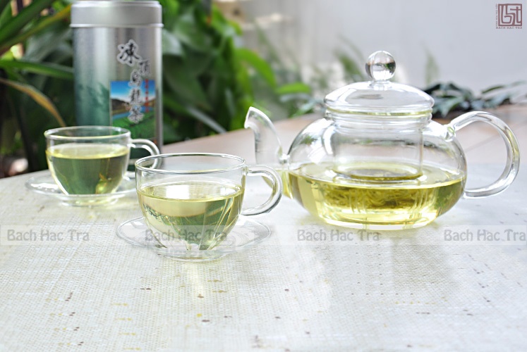 bộ thưởng trà thuỷ tinh bao gồm ấm và chén thuỷ tih