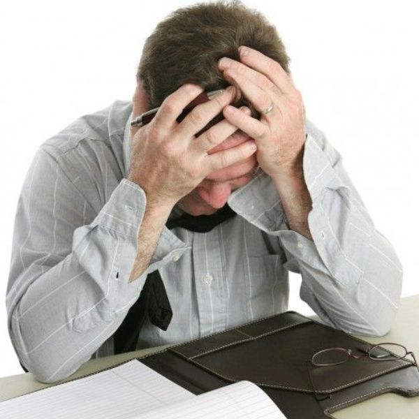 Khi tâm lý bị ảnh hưởng bởi việc bị rụng tóc nhiều, khả năng tập trung trong công việc hay học tập của một người có thể bị suy giảm