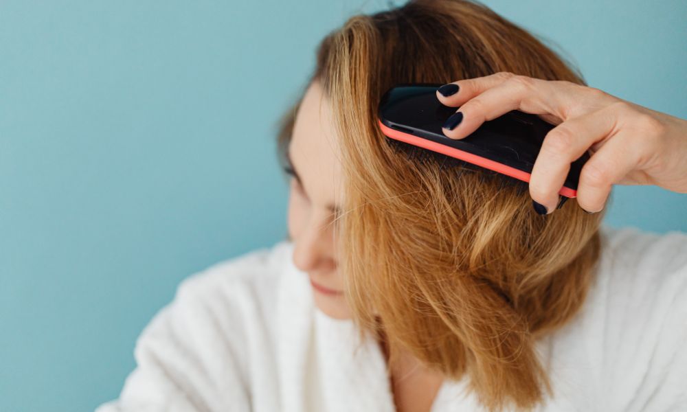 Rất nhiều bạn khi chăm sóc tóc rụng hay sợ bết nên bỏ qua dầu xả và kem ủ