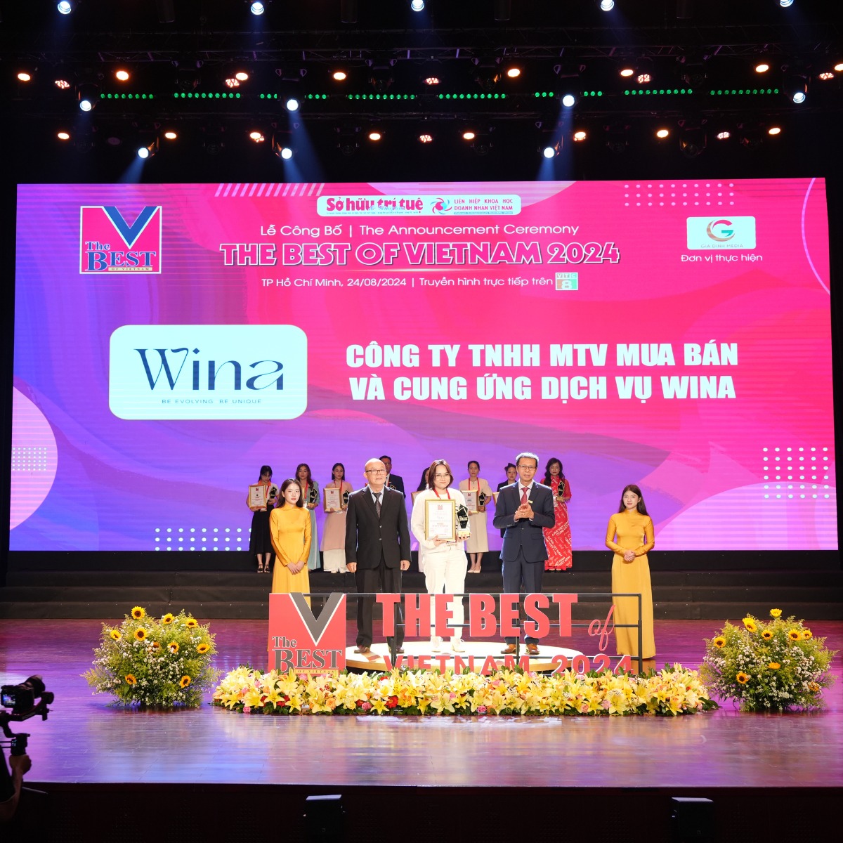 Wina là một trong số rất ít thương hiệu trên thị trường chỉ sử dụng tóc thật 100%, kết hợp cùng kỹ thuật móc tay thủ công tinh tế