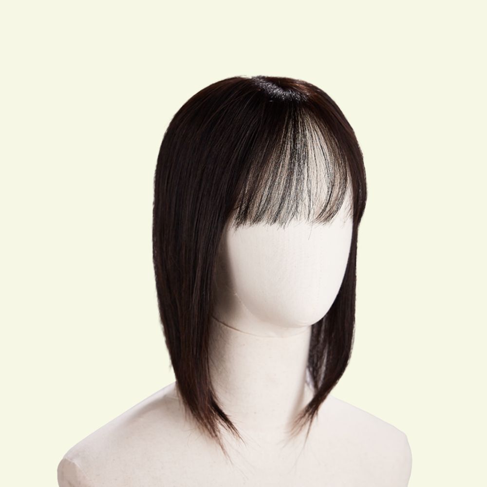 Tóc giả tại Wina được tính toán mật độ tóc rất kỹ lưỡng: mỏng hơn ở phần chân tóc và trán, dày dần về phía đỉnh và thân tóc