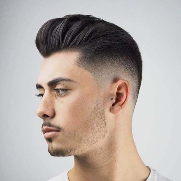 Pompadour Undercut có phần tóc ở hai bên và gáy được cắt sát, tạo nên sự gọn gàng và làm nổi bật phần tóc phía trên