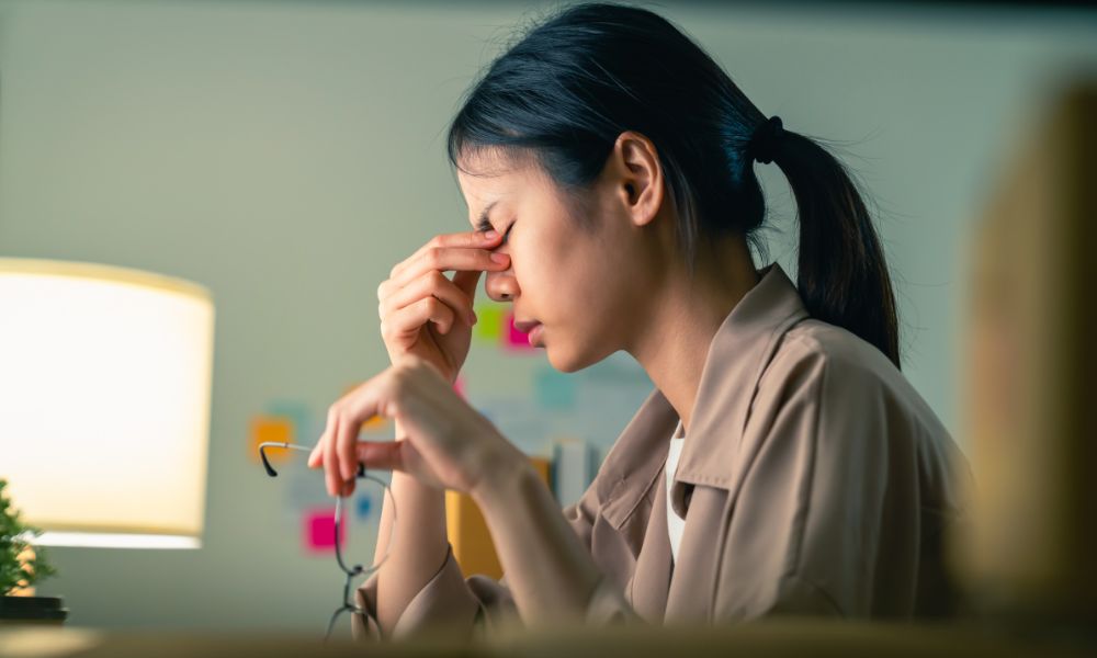 Áp lực từ công việc, gia đình và cuộc sống có thể làm gia tăng hormone Cortisol