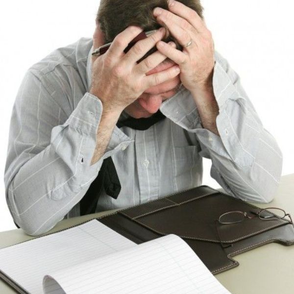 Áp lực công việc kéo dài có thể gây ra những ảnh hưởng tiêu cực không chỉ cho sức khỏe tinh thần mà còn đối với tóc