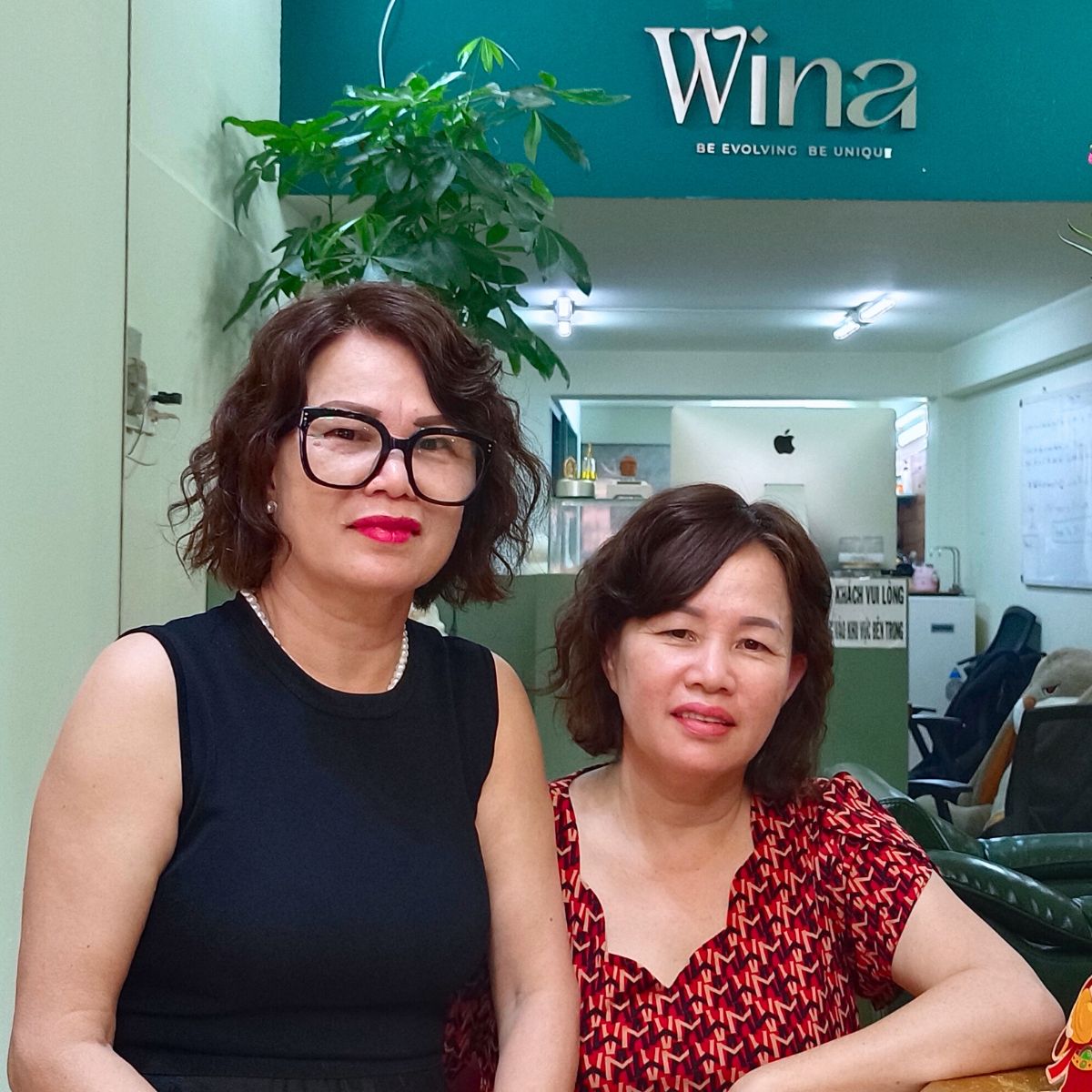 Khách hàng đội tóc giả giúp che tình trạng khuyết điểm tóc