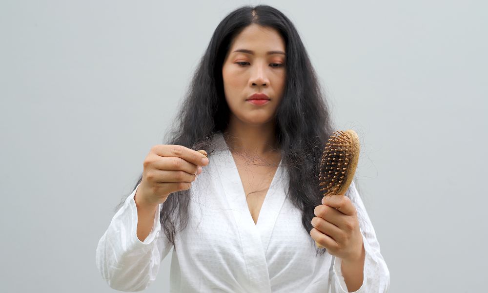 Giai đoạn rụng nhiều nhất: Thường bắt đầu từ tháng thứ 3 đến tháng thứ 6 sau sinh