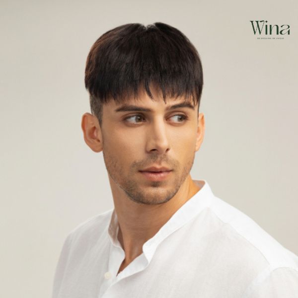 Khi lựa chọn tóc giả nam, chất liệu là yếu tố quan trọng ảnh hưởng đến độ tự nhiên, độ bền và cảm giác thoải mái khi sử dụng