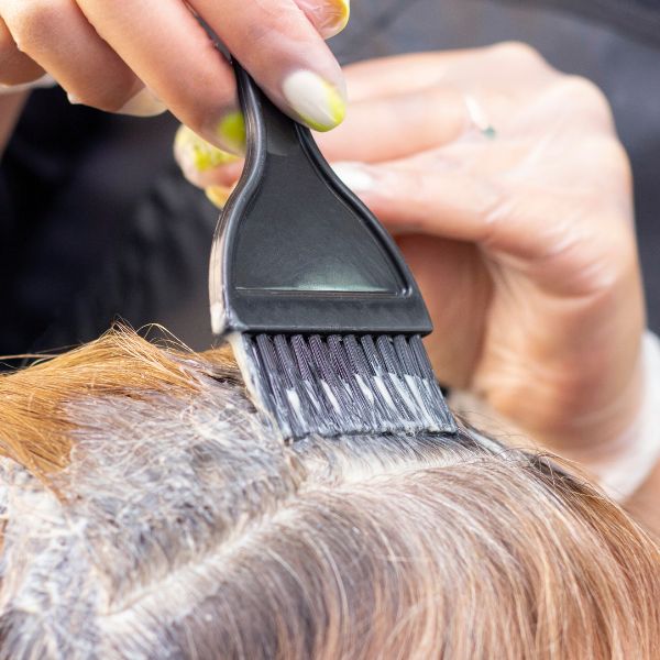 Đối với những người bị tóc bạc sớm hoặc tóc thưa yếu, việc phải phủ bạc 2-3 tuần một lần trở thành một nỗi ám ảnh