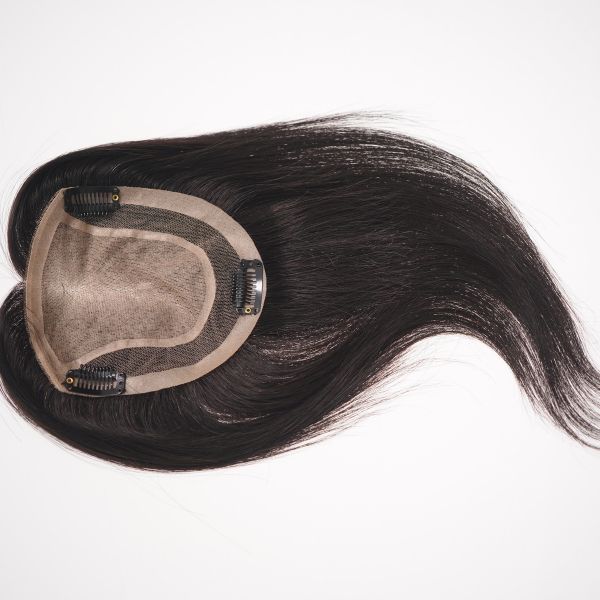 Mái hói giúp bổ sung độ dày và độ dài cho tóc thật mà không cần che phủ toàn bộ da đầu