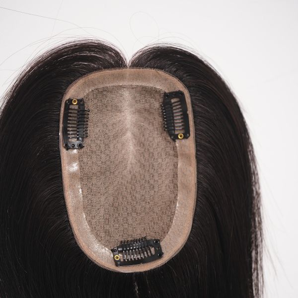 Mái hói có thể che phủ những vùng tóc thưa hoặc các điểm hói một cách hiệu quả