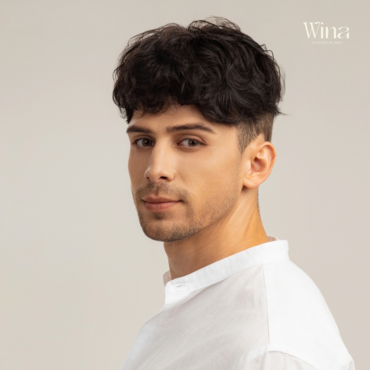 Tóc giả nam bằng tóc thật không chỉ mang lại vẻ ngoài tự nhiên mà còn là giải pháp tiện lợi cho những ai muốn thay đổi diện mạo nhanh chóng