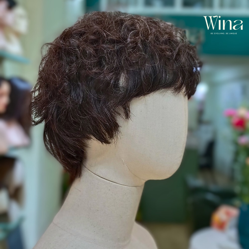 Kiểu tóc Hippie mang đến vẻ ngoài tự do, cá tính, thường được uốn xoăn nhẹ hoặc gợn sóng tự nhiên