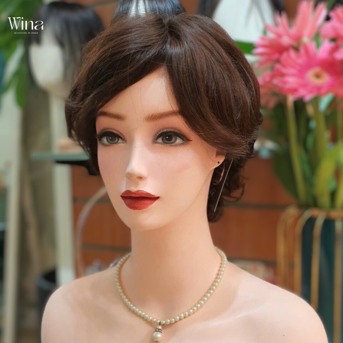 Tóc giả nguyên đầu cao cấp đã trở thành giải pháp lý tưởng, mang lại vẻ đẹp tự nhiên và sự thoải mái tối đa